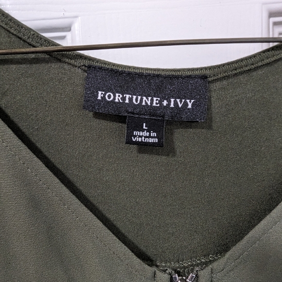3/$10 FORTUNE + IVY Lola Mixed Material Blouse - Picture 5 of 6